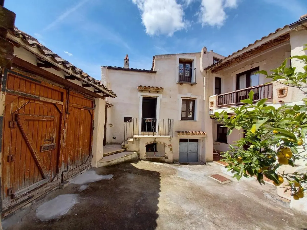 Domos Anticas Apartment Galtelli